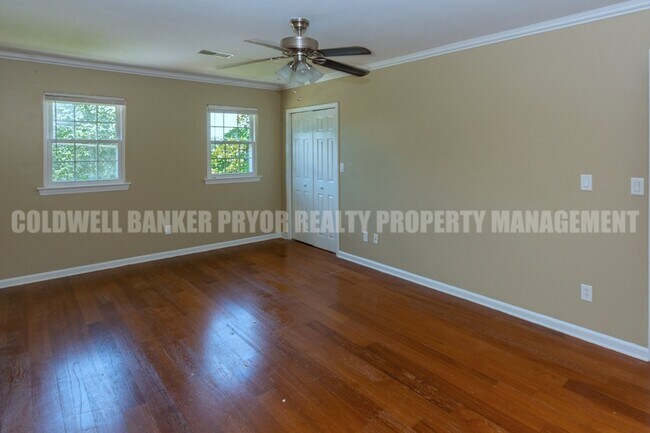 Building Photo - 9356 Charbar Cir