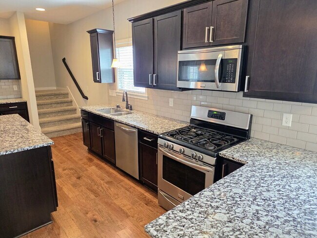 Building Photo - 5555 S Prairie View Dr