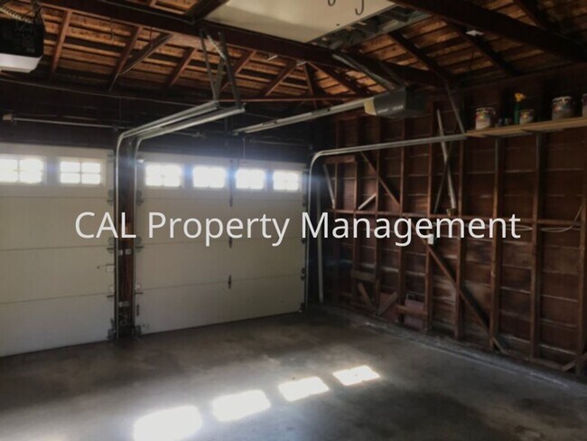 Building Photo - South Salinas 3 Bedroom, 2 Bath Home