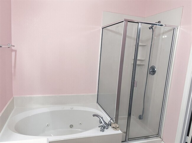 Building Photo - 402 Calvary Dr