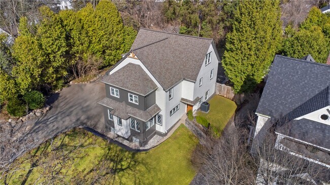 Building Photo - 90 Stoneleigh Ct