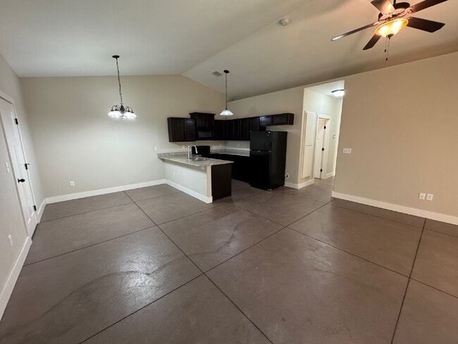 Building Photo - "Spacious 3-Bedroom Duplex Retreat with 2 Full Baths in Derby - 2194 Sq. Ft of Comfort!"