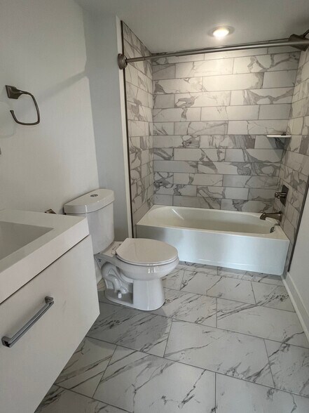 Building Photo - 5128 Spruce St