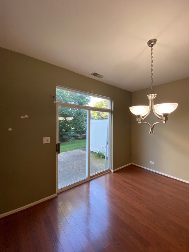 Building Photo - 496 Majestic Ln