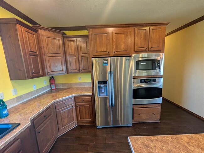 Building Photo - 13908 Kelly Dr