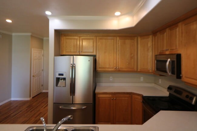 Building Photo - 2 Bedroom 2 Bathroom