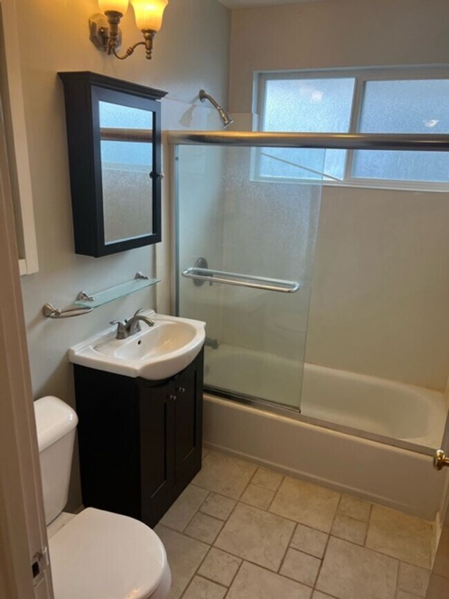 Building Photo - Updated 3BR/2BA Home in the Heart of Silic...
