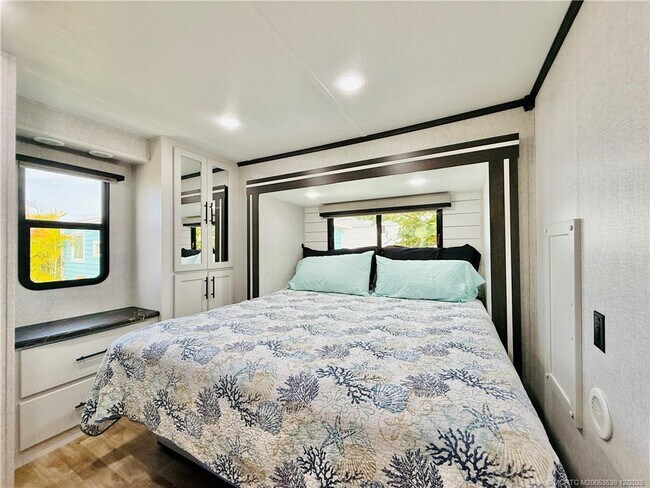 Building Photo - 10725 S Ocean Dr