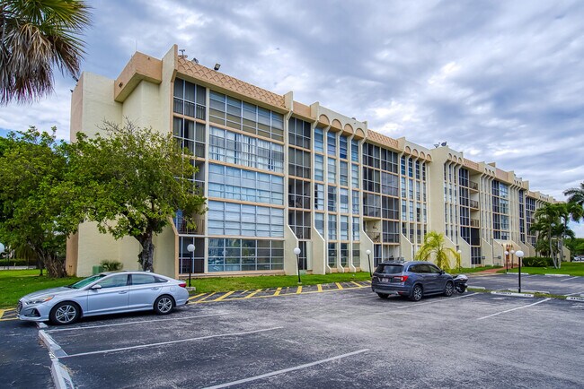 Building Photo - 2000 Atlantic Shores Blvd