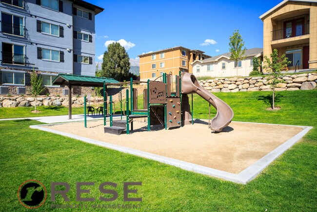 Building Photo - Beautiful Modern Orem Condo w free interne...