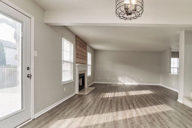 Building Photo - 3 BD/2.5 BA in Fishers!