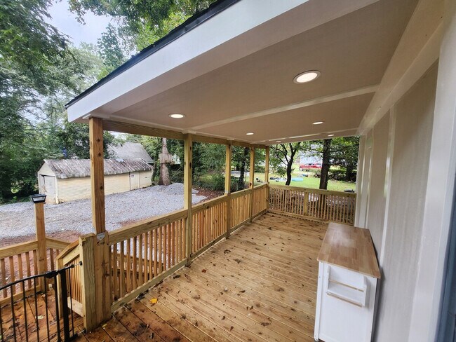 Building Photo - 203 Brockman Ave