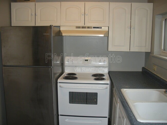 Building Photo - 106 E Vine St