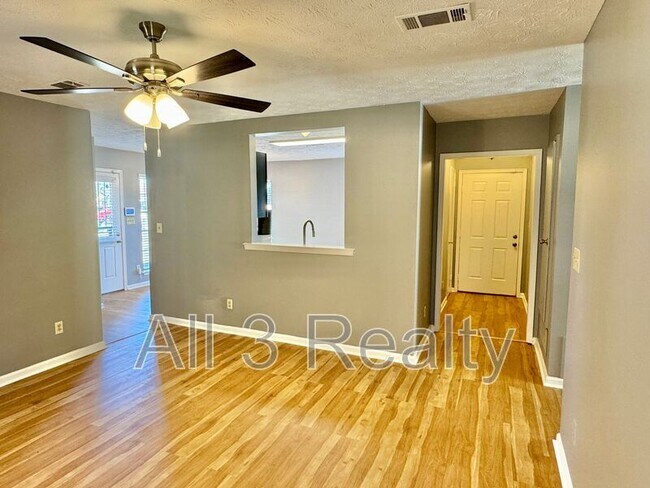 Building Photo - 728 E Gardendale Dr