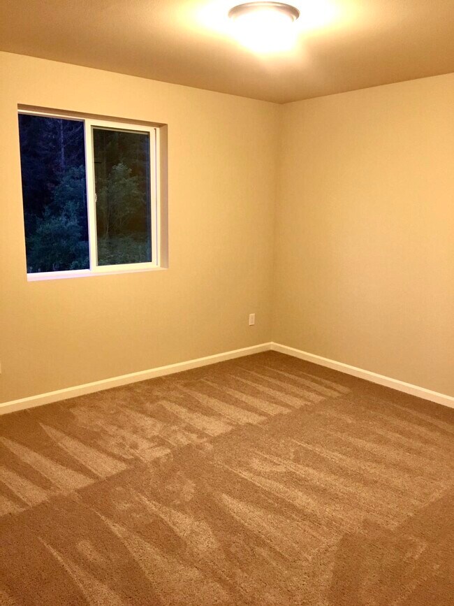 Building Photo - 197 Cloverdale Rd