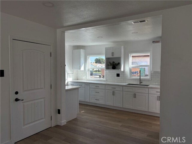 Building Photo - 15025 Roseton Ave