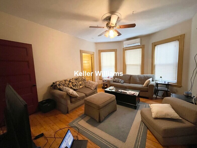 Building Photo - 67 Hillside St