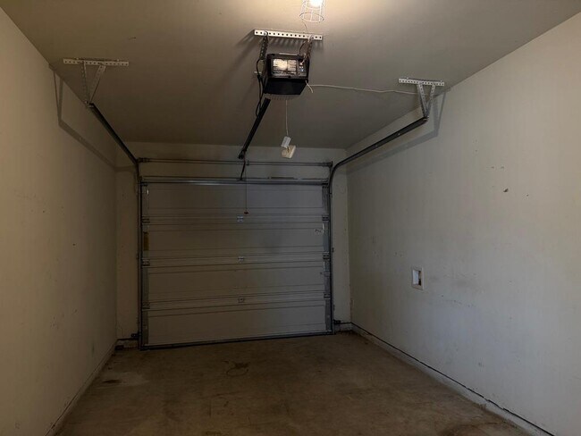 Building Photo - 709 Yearwood Ln