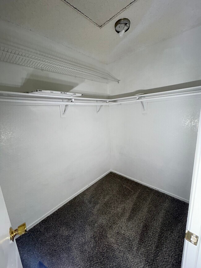 Walk-In Closet Master Bedroom - 45408 17th St E