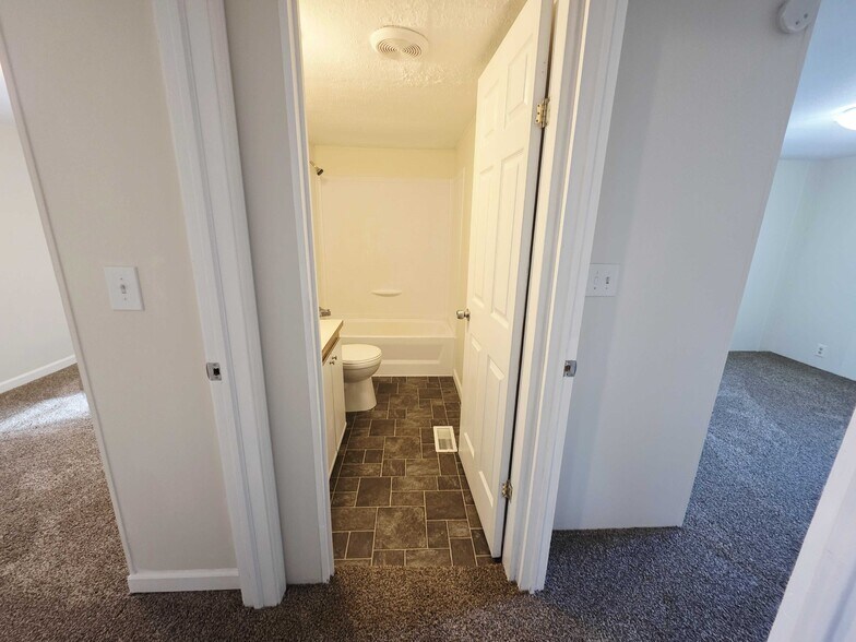 Building Photo - 3683 Pinoak St