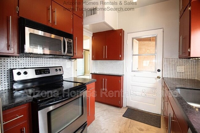 Building Photo - 122 N Martin Ave