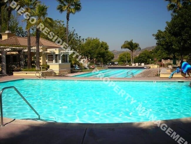 Building Photo - Incredible Two Bed, Two Bath, Condo in Lux...