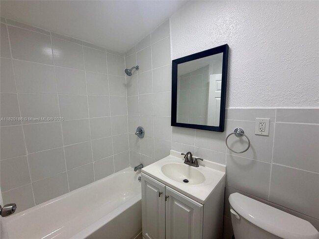 Building Photo - 1146 NW 46th St