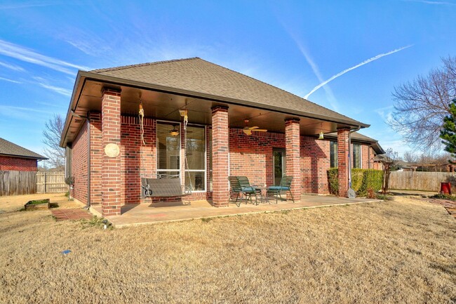 Building Photo - Spacious 4-Bedroom Retreat in Oklahoma City