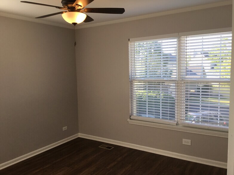 Building Photo - 211 Tanglewood Ct