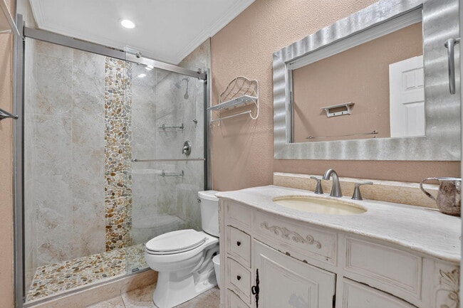 Building Photo - 7813 Kenway Pl W