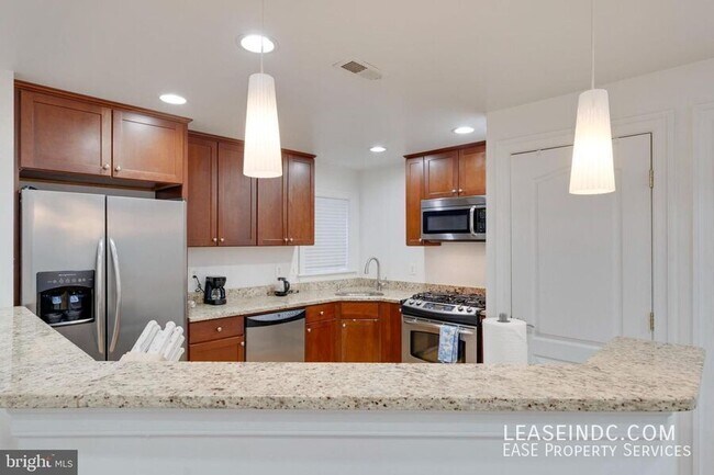 Building Photo - 21 Q St NW