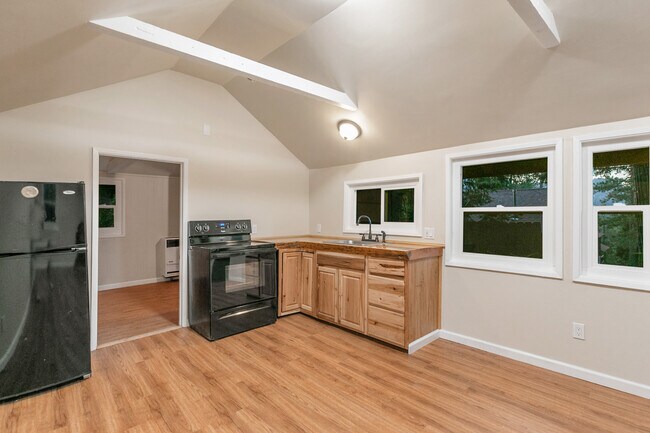 Building Photo - 23083 Hemlock Ln