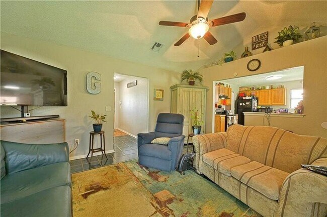 Building Photo - Gorgeous 3 bed/2 bath home in MWC!!