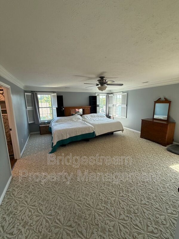 Building Photo - 7425 Pelbrook Farm Dr