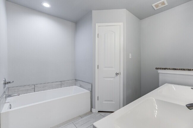 Building Photo - Wonderful 3 Bed 2 Bath in Willow Bend!