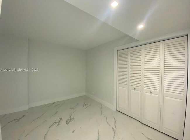 Building Photo - 6039 Collins Ave