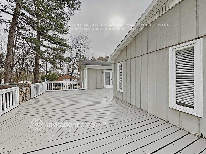 Building Photo - 924 Pine Forest Rd