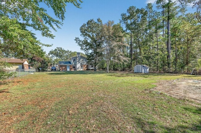 Building Photo - 1040 Rim Rd