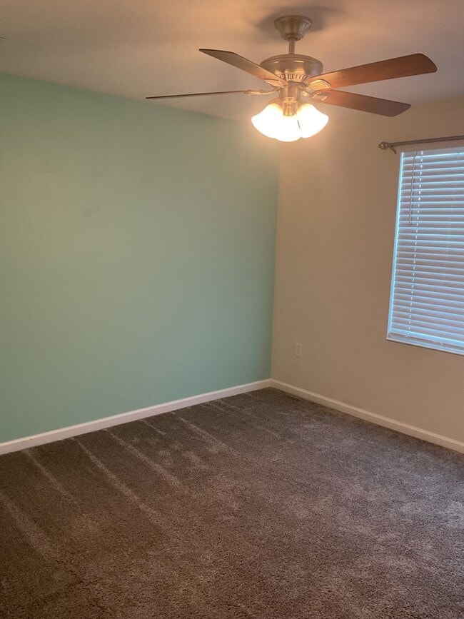Building Photo - Beautiful 4 Bedroom 2 1/2 Bath Home in Gro...