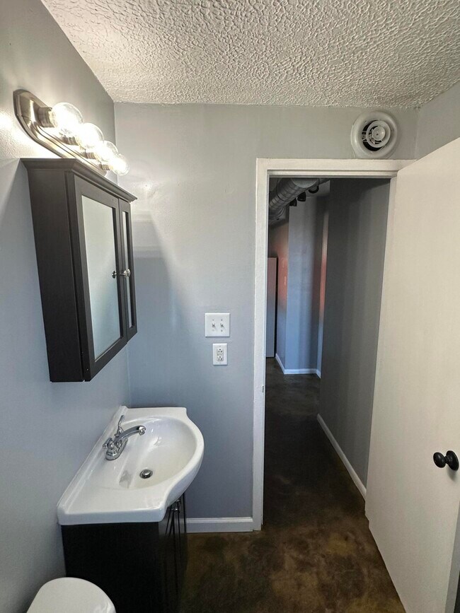 Building Photo - 703 Wilkinson Blvd