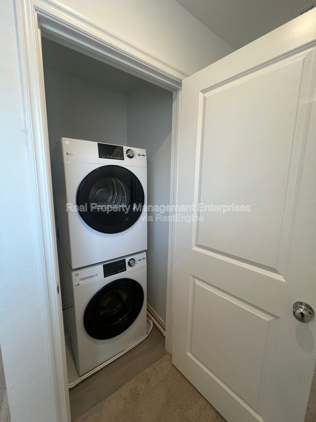 Building Photo - 14810 Razorbill Dr