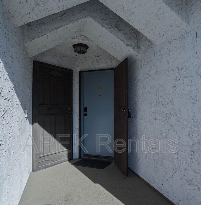 Building Photo - 5301 E Waverly Dr