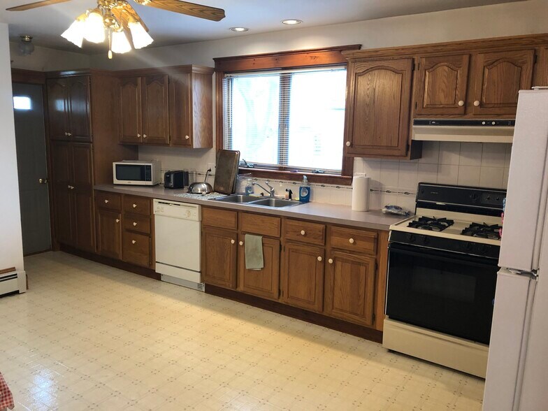 Primary Photo - 54 Varnum St