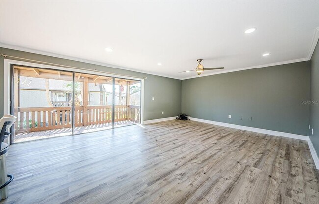 Building Photo - 722 116th Ave N