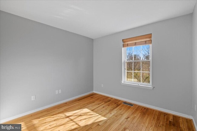 Building Photo - 2146 Golf Course Dr