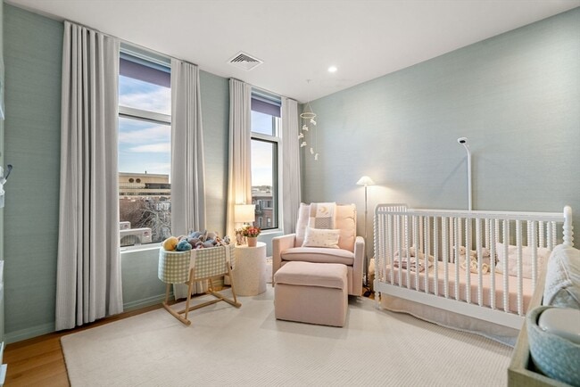 Building Photo - 7 E Springfield St