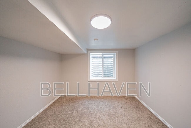 Building Photo - 465 3rd St