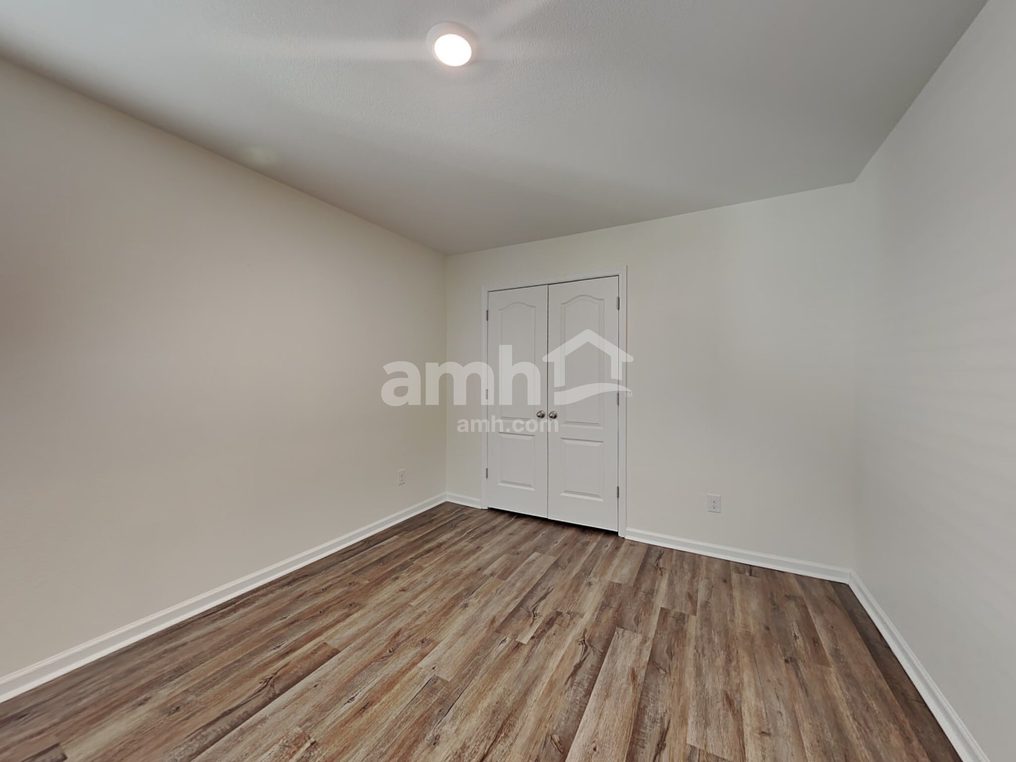 Building Photo - 2065 Southlea Dr