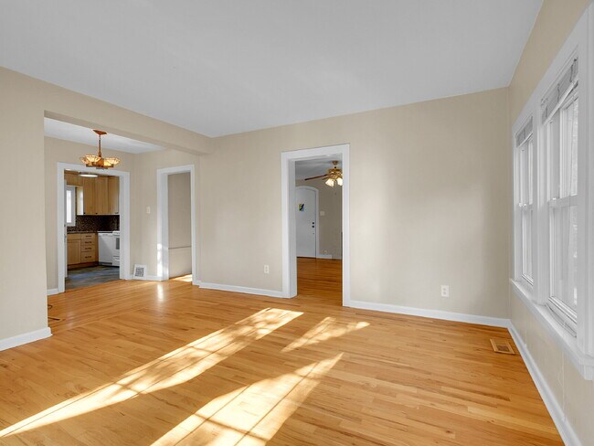 Building Photo - $2,295.00, 1 Bed, 1 Bath Home in Denver