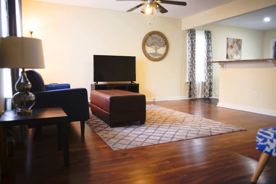 Building Photo - 147 Pine Mast Ct